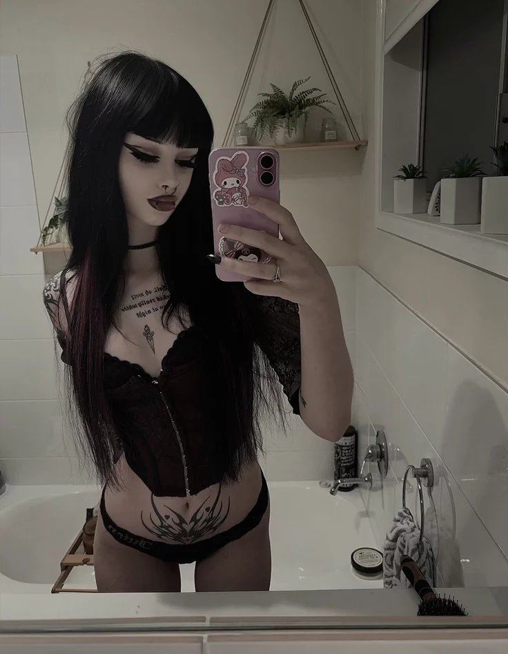 LeoFemboy_'s tweet photo. Je sais que vous adorez voir aussi mon côté dom...

Vous avez de la chance alors ! Hier soir ma voisine est passée me voir ! Il a fallu faire "vite" car son mec allait bientôt rentrer 🫦🖤

🖤 + 🔄 https://t.co/OhLWfkfltM
