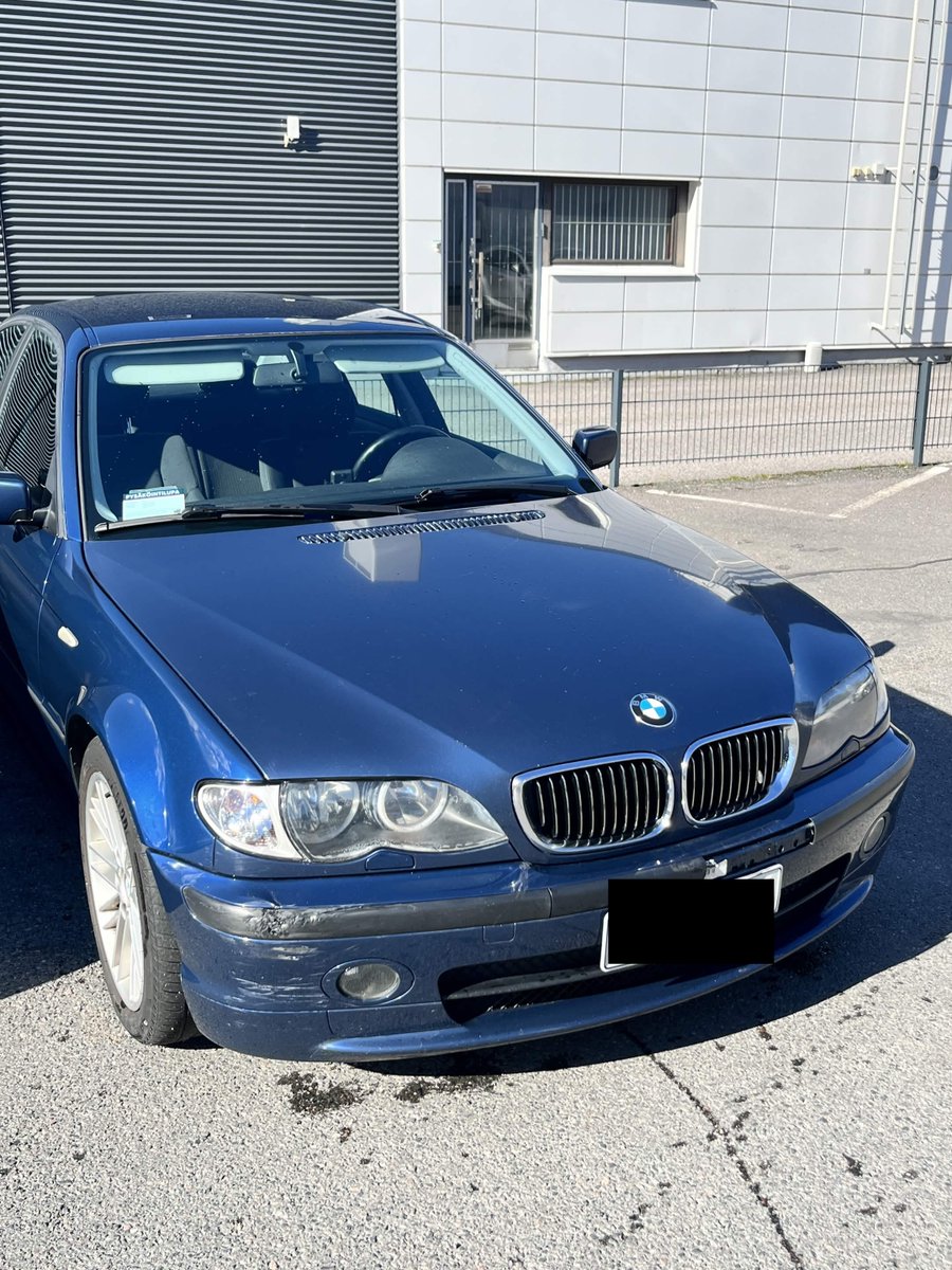 13mbz_'s tweet photo. Auto tulee nyt kuntoon. Hävisin ehk vakuutustaistelun mut voitin sodan (sain korjausrahat ja hyvän korjaustarjouksen ja hyvän diilin konepellistä ja peilistä) https://t.co/Aqn0Q1b56p