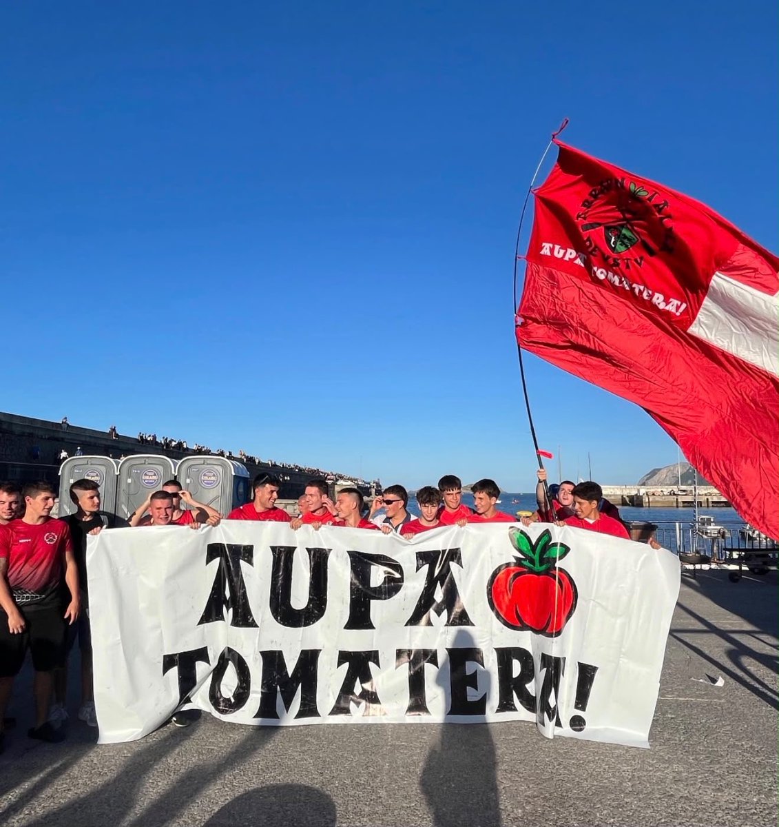 EMTESPORT's tweet photo. AUPA TOMATERA!! Ziur gaude gaur igoera lortuko duzuela!!! #BilbaoKirolak #Tomatera #Emtesport #deustukoarraunlariak #PertsonakMartxan @bilbaokirolak @DeustuAT https://t.co/P7p1Byt61k