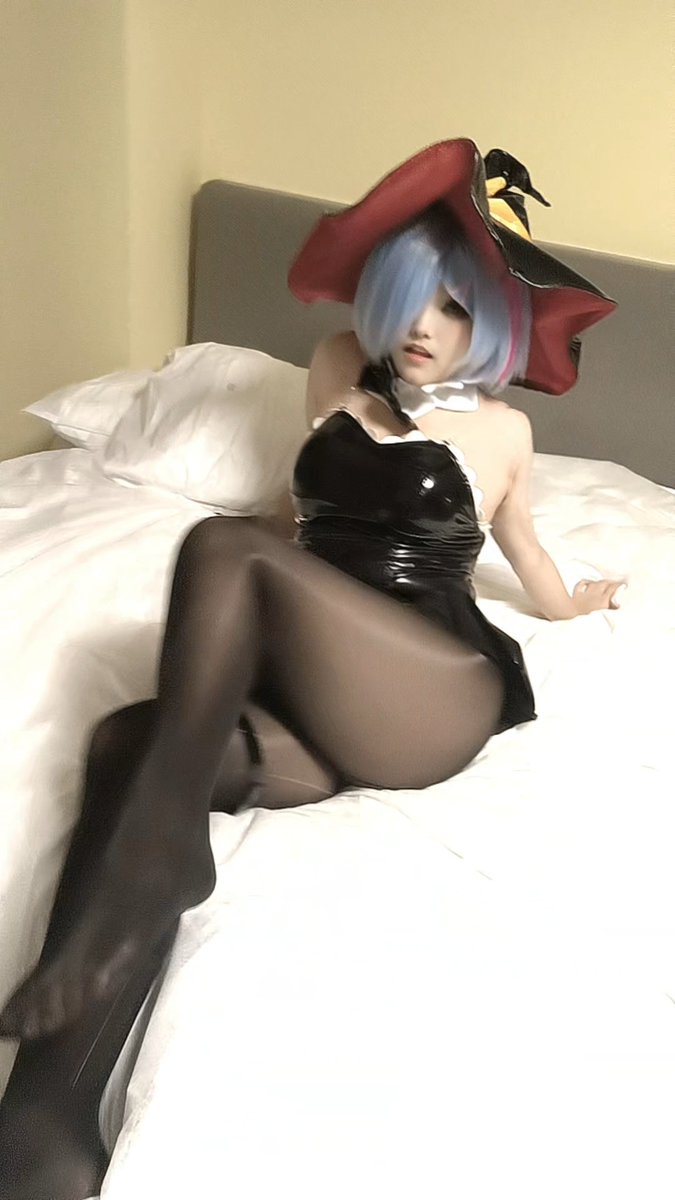wslzmaster's tweet photo. #蕾姆 #cosplay #黑丝 https://t.co/G0aAs1nSR6