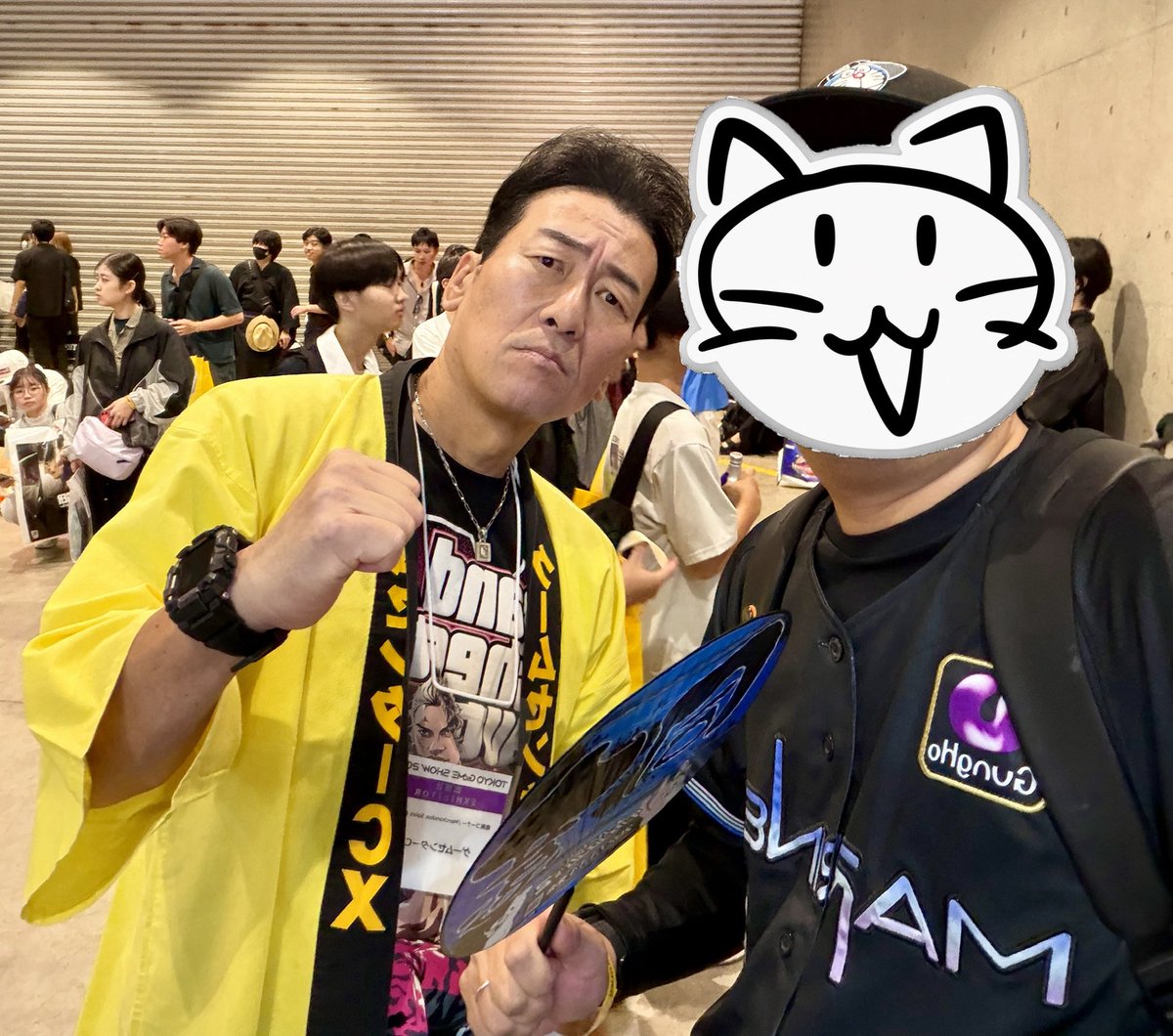 ipenguin8's tweet photo. 昨日参加した東京ゲームショウで、ゲームセンターCXのカメラマンの阿部さんと1枚撮らせていただきました。10年以上前に、東京ゲームショウに行った時も気さくに撮っていただいて、10年ぶりにお会いしましたが、お若いまま変わらず、気さくに撮っていただきました。ありがとうございます
#TGS2026 #gccx https://t.co/SJb0mayqqF