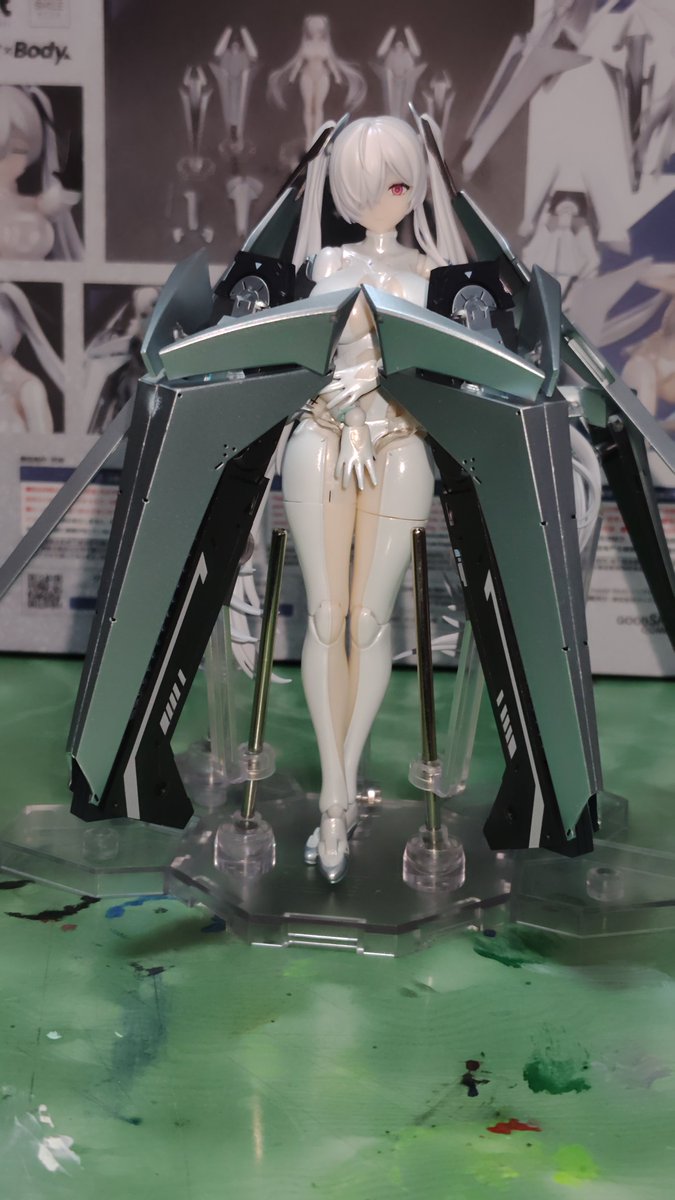 chiku2gonzalez's tweet photo. HYPER BODY シンデレラ開けてた。(NIKKE未プレイのため見た目で買ってる)

足が交差できるくらいには股関節動くので、美って感じの立たせ方はできそう。

瞬着は一部バラけたので補修用 https://t.co/GFgt5t1ikR