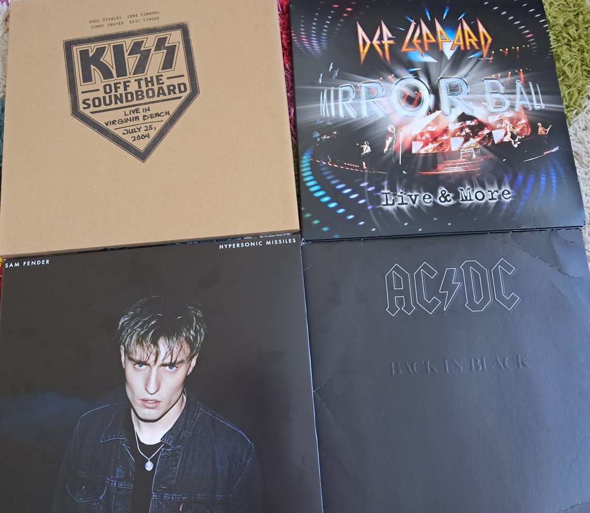PhilipJohnNI's tweet photo. New and upcoming vinyl lp reviews on https://t.co/leMREiEx64 my new vinyl review blog.  Sister site to https://t.co/qNb2wXXQ1A reviews weekly #music #vinyl #rock #lp #review #blogger #pop #blog https://t.co/CCC8bP0q8B