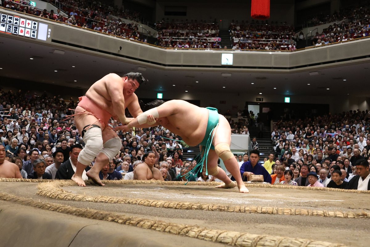 sumokyokai's tweet photo. ＜八日目の様子＞
幕内取組
藤凌駕（3勝5敗）　送り出し　豪ノ山（2勝6敗）
宇良（6勝2敗）　とったり　一山本（1勝7敗）
#sumo #相撲 #九月場所 https://t.co/QglSAz5yg7