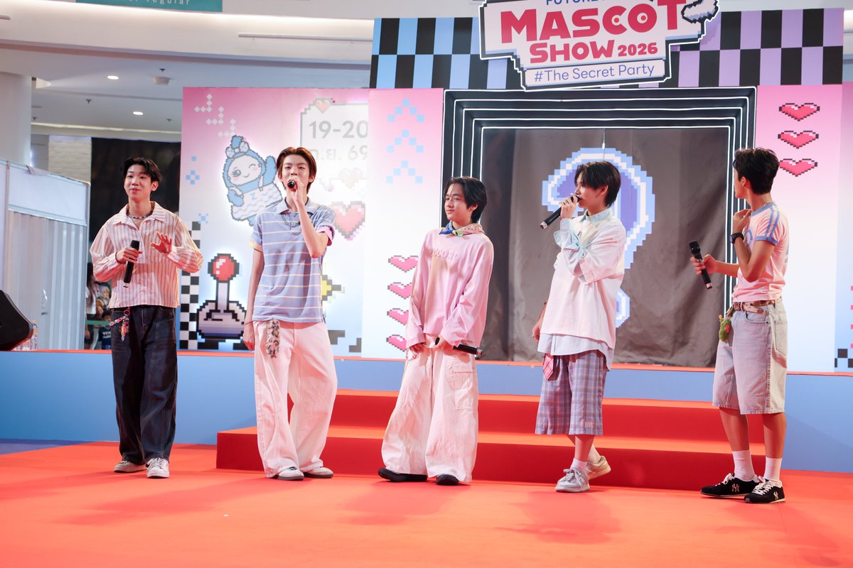 futurepark's tweet photo. 🎤🔥 SLAMDUCK บุกเวที FUTURE PARK MASCOT SHOW 2026!
#FutureParkMascotShow2026 #TheSecretParty #SLAMDUCK #FutureParkAndZpell #FutureparkXSlamduck https://t.co/G791fVPQKJ