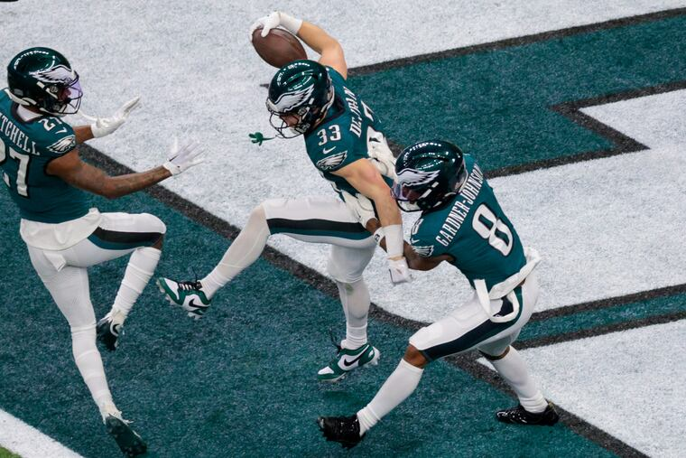 ParagonEagles's tweet photo. Wake up #Eagles fans it's gameday!!!

Can I get a go birds??

#FlyEaglesFly https://t.co/zbJpzJ9Da2