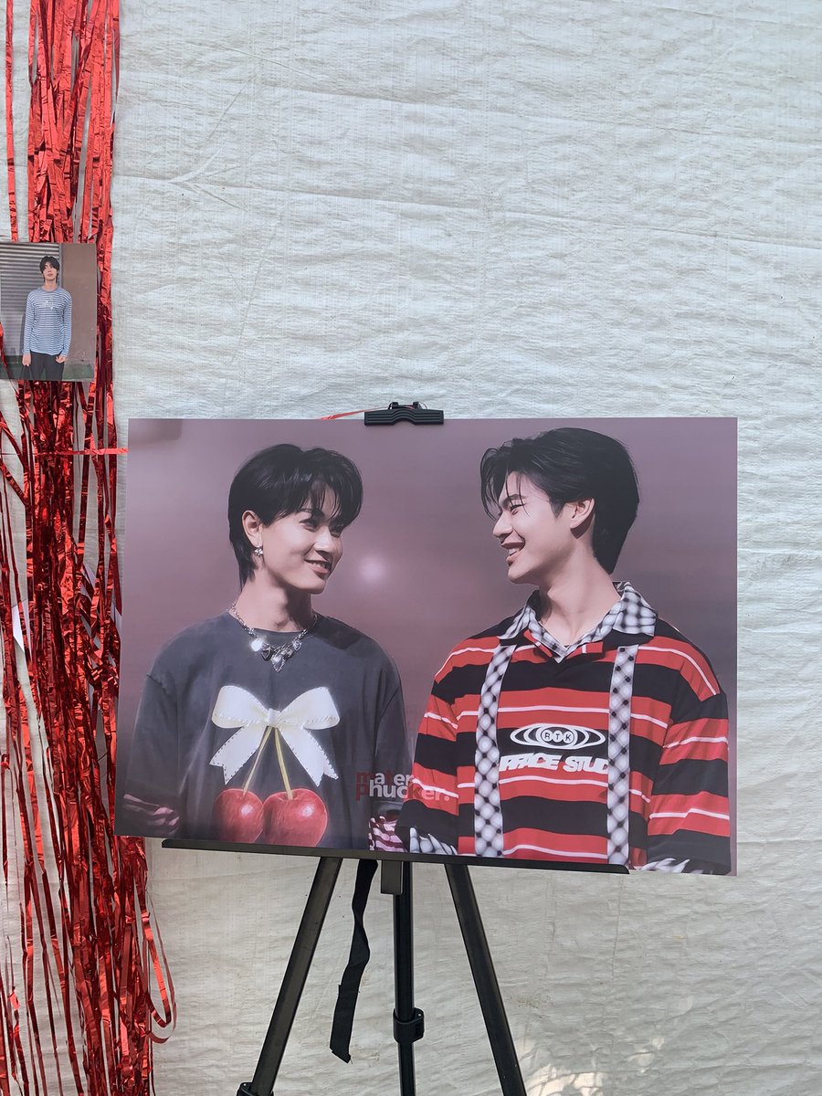 sarj_kim's tweet photo. Happy 1st Monthsary TheeWave! 🦷🌊🍒

#SnapOfLove #TheeWave https://t.co/jJI4Lfhueh