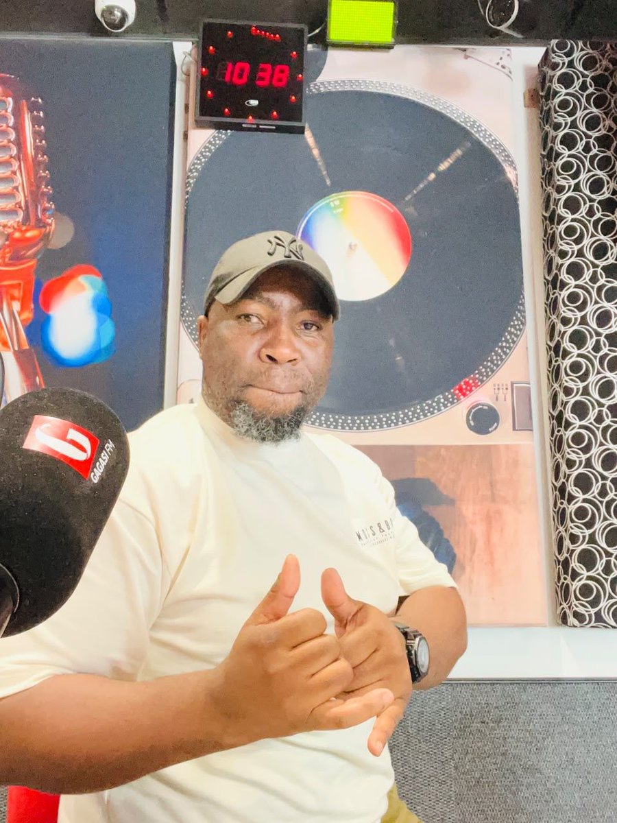 gagasifm's tweet photo. Sunday morning is all about that deep relaxation with Collen Zondo on Urban Soul Radio. We have the perfect playlist to make sure i-vibe yakho stays 100% chilled today. Tune in as we feed your soul with music that hits differently. 

☎️: 0861596596
📱: 063 839 9959
🌐: Stream online: https://t.co/2t6dvpbv7w
📲: Listen via the Gagasi FM App

#UrbanSoulRadio
#GagasiFM
#TheSoundOfKZN