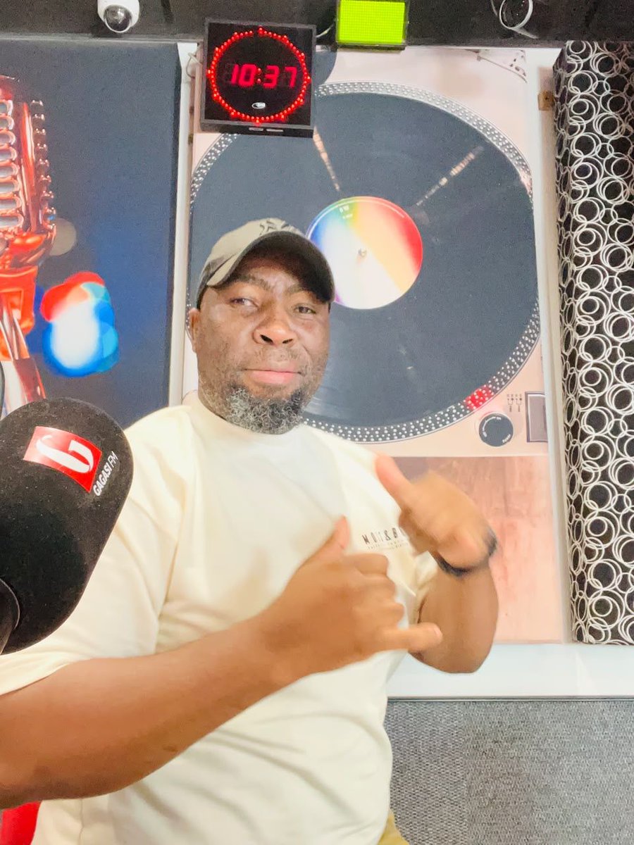 gagasifm's tweet photo. Sunday morning is all about that deep relaxation with Collen Zondo on Urban Soul Radio. We have the perfect playlist to make sure i-vibe yakho stays 100% chilled today. Tune in as we feed your soul with music that hits differently. 

☎️: 0861596596
📱: 063 839 9959
🌐: Stream online: https://t.co/2t6dvpbv7w
📲: Listen via the Gagasi FM App

#UrbanSoulRadio
#GagasiFM
#TheSoundOfKZN