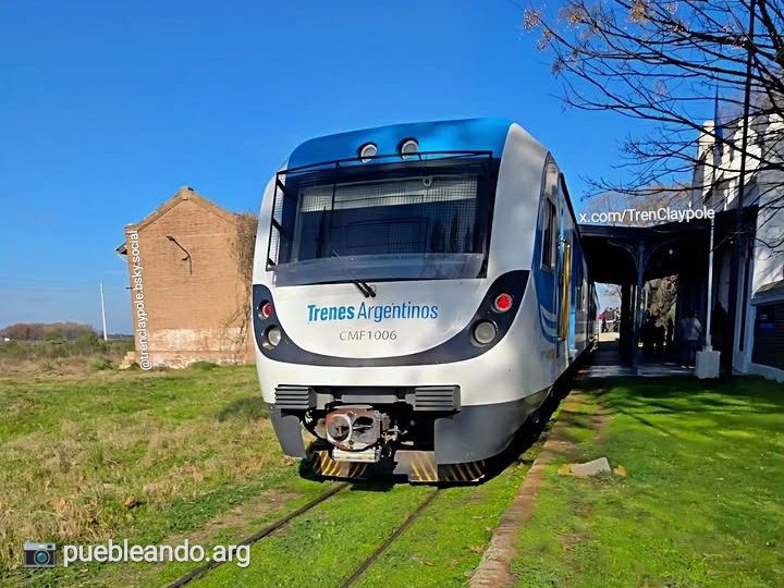 TrenClaypole's tweet photo. Domingo 20/09 > 6:10hs. Fresco, 15 grados. Despejado ☀
Humedad 92%. Viento suave NE.
#LineaRoca 🚄 Tren Roca
❌ Cañuelas-Lobos SIN Servicio.
🥦 El resto del #TrenRoca y #TrenBelgranoSur funcionando.
#BrownConVos #VarelaCercaTuyo #SomosQuilmes #OrgulloDeSerDeLomas #LaPlata https://t.co/dSzkGuAWFi