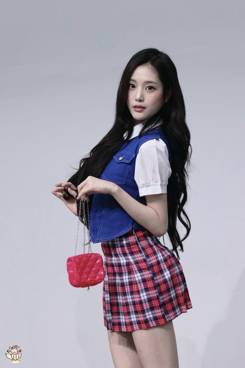 g1pichu's tweet photo. 260920 𝗶𝗺 𝗮 𝗯𝗮𝗿𝗯𝗶𝗲 𝗴𝗶𝗿𝗹🎀ྀིྀི

#tripleS #트리플에스 
#지연 #JiYeon https://t.co/if01pf5r2W
