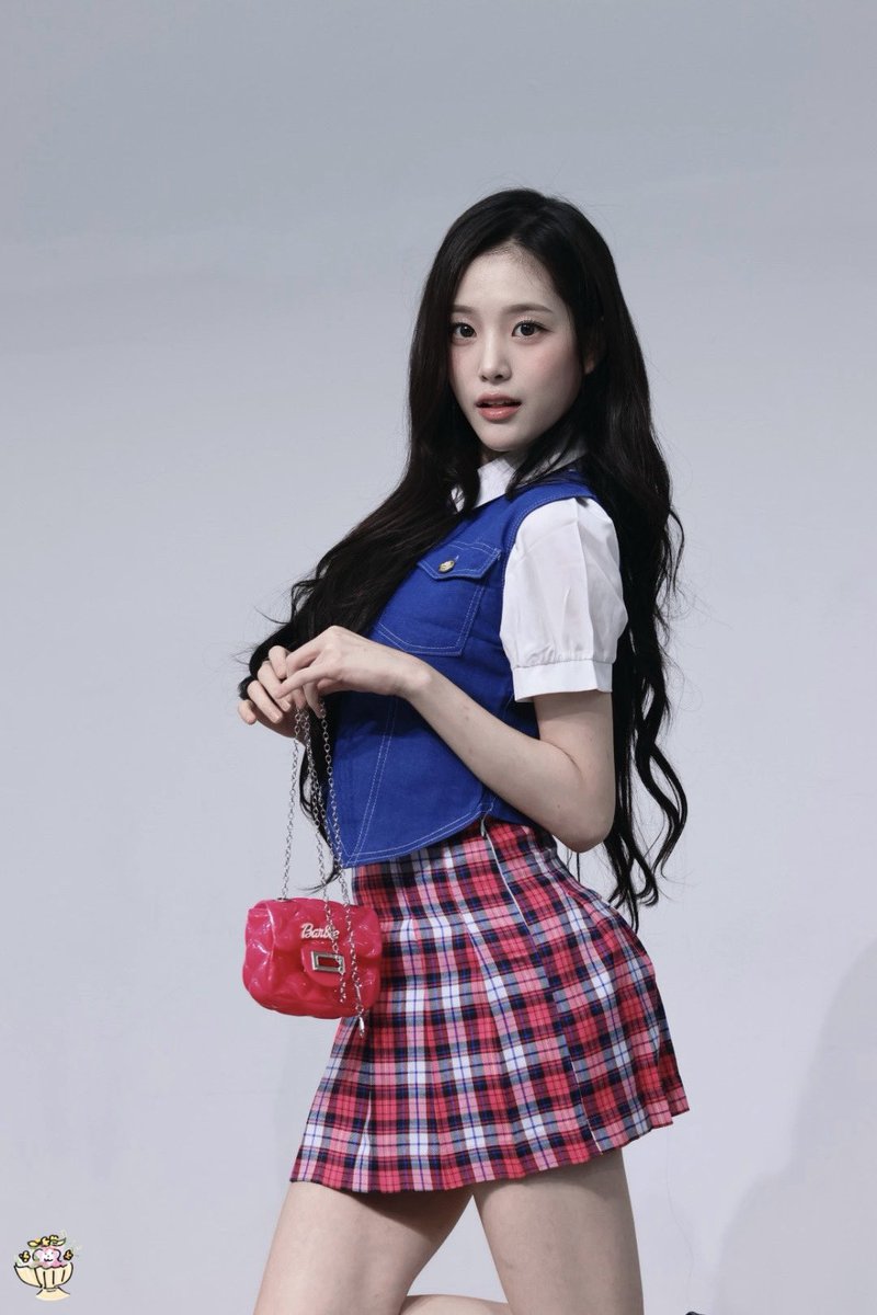 g1pichu's tweet photo. 260920 𝗶𝗺 𝗮 𝗯𝗮𝗿𝗯𝗶𝗲 𝗴𝗶𝗿𝗹🎀ྀིྀི

#tripleS #트리플에스 
#지연 #JiYeon https://t.co/if01pf5r2W