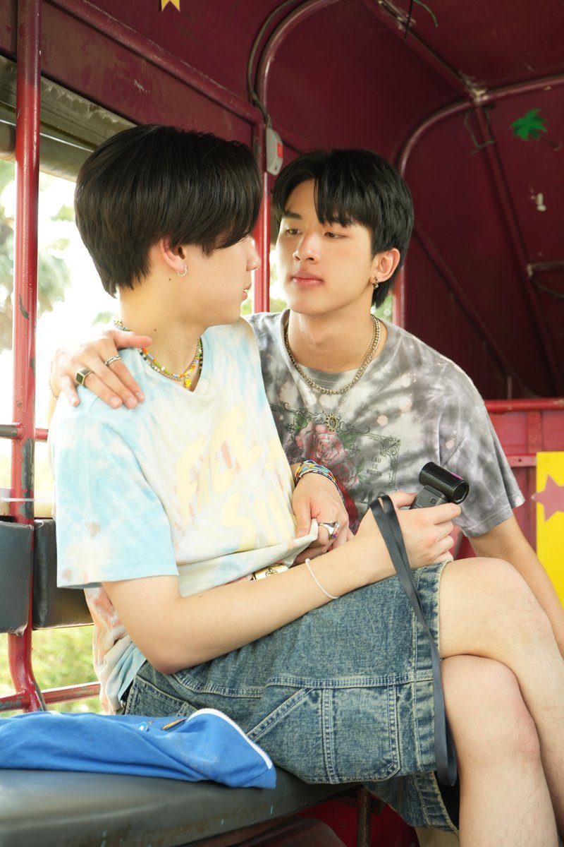 Atchii5's tweet photo. ฟาร์มแวน ตั้มโอ๋ ปรัตถ์วาจา
ฟาร์มเลี้ยงแวนเหมือนลูกคุณหนู ตั้มพาขึ้นแต่รถสองแถว ปรัตถ์มันพาขี่จักรยาน(ที่ไม่มีเบาะหลัง?ด้วยซ้ำ) 5555555555555544444555
#RoommateChaosQ3
#RoommateChaosQ4
#SurfJava https://t.co/eGG37JFp4w