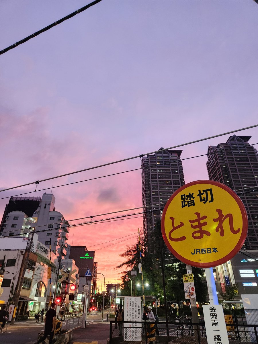 Utderaono's tweet photo. 夕陽～
明日は千葉に向けて発するのですよ～(´∀｀) https://t.co/c2zv825YnA
