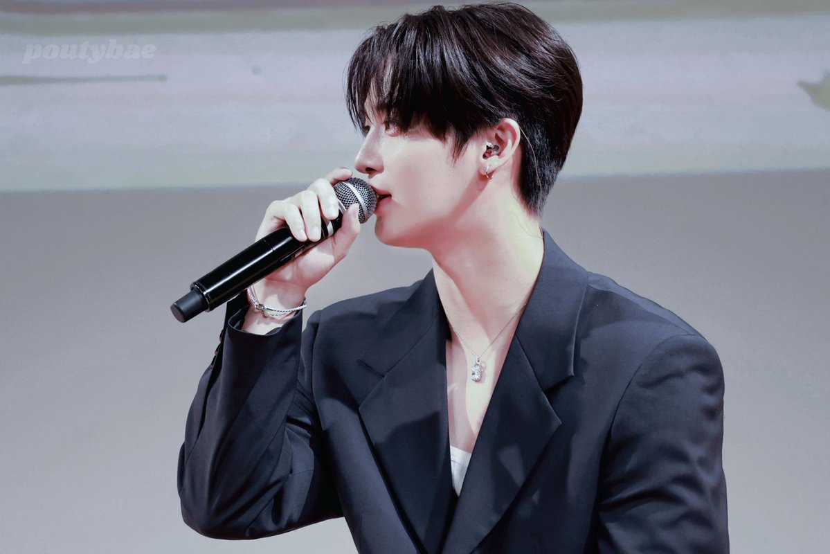 poutybae510's tweet photo. 20260912Tokyo

직접 봐도 믿기지 않는 미모..

#배진영 #BAEJINYOUNG https://t.co/XeSfrneQGQ