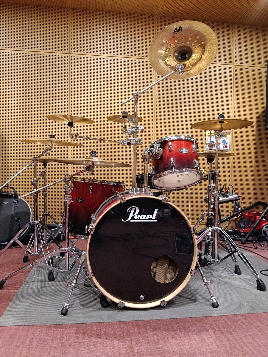 sada_blood's tweet photo. 音楽活動🥁
久しぶりに頑張ってセッティングした☺️ https://t.co/Lfzrsnduvo