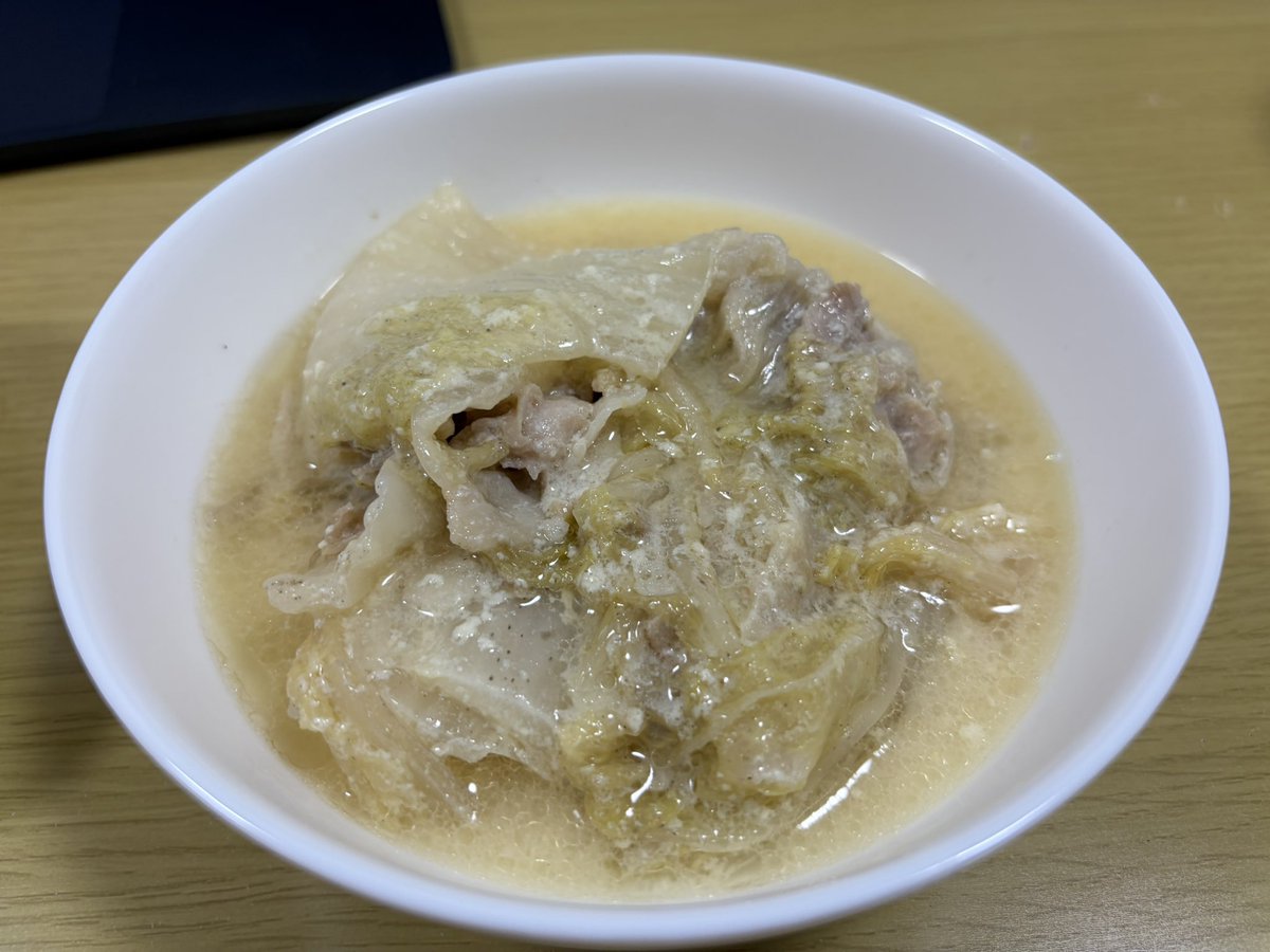 Swallowtaily's tweet photo. 今日は白菜と豚ばらのミルフィーユ豆乳煮込みに挑戦。冬にかなりお世話になるかもしれんからな。 https://t.co/9gSFbTGYPN