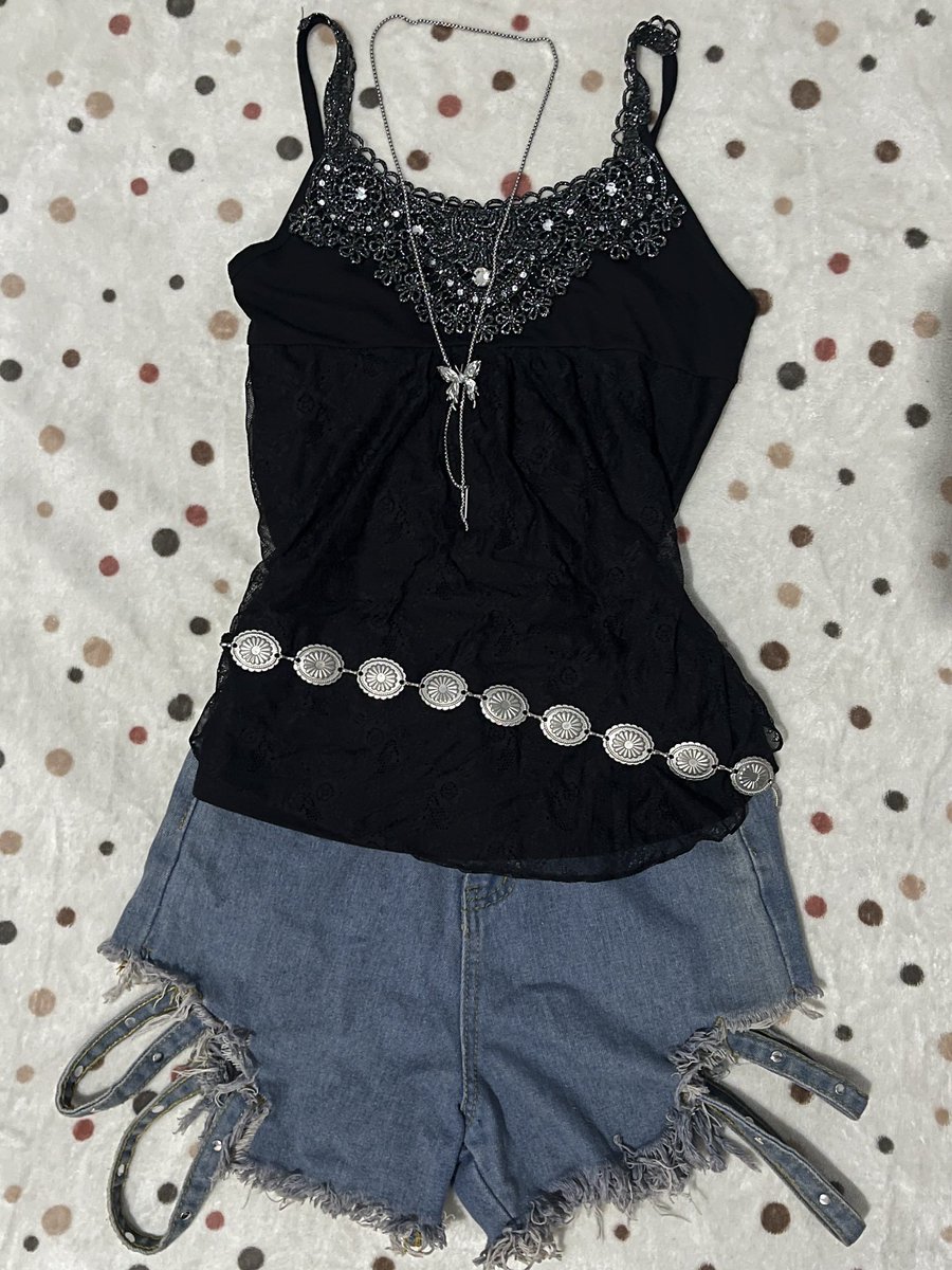 earlgration's tweet photo. LACE BLACK BEADED TOP 

top
Size: S-M (Bust: 80-95cm Length: 60cm)
Condition: No minus (Swipe)
Price: 40.000 https://t.co/N1w2hfflAx