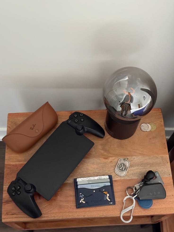 GentlemenxEra's tweet photo. Tactical utility on the move, intentional downtime at home. https://t.co/1Ficjcht6k