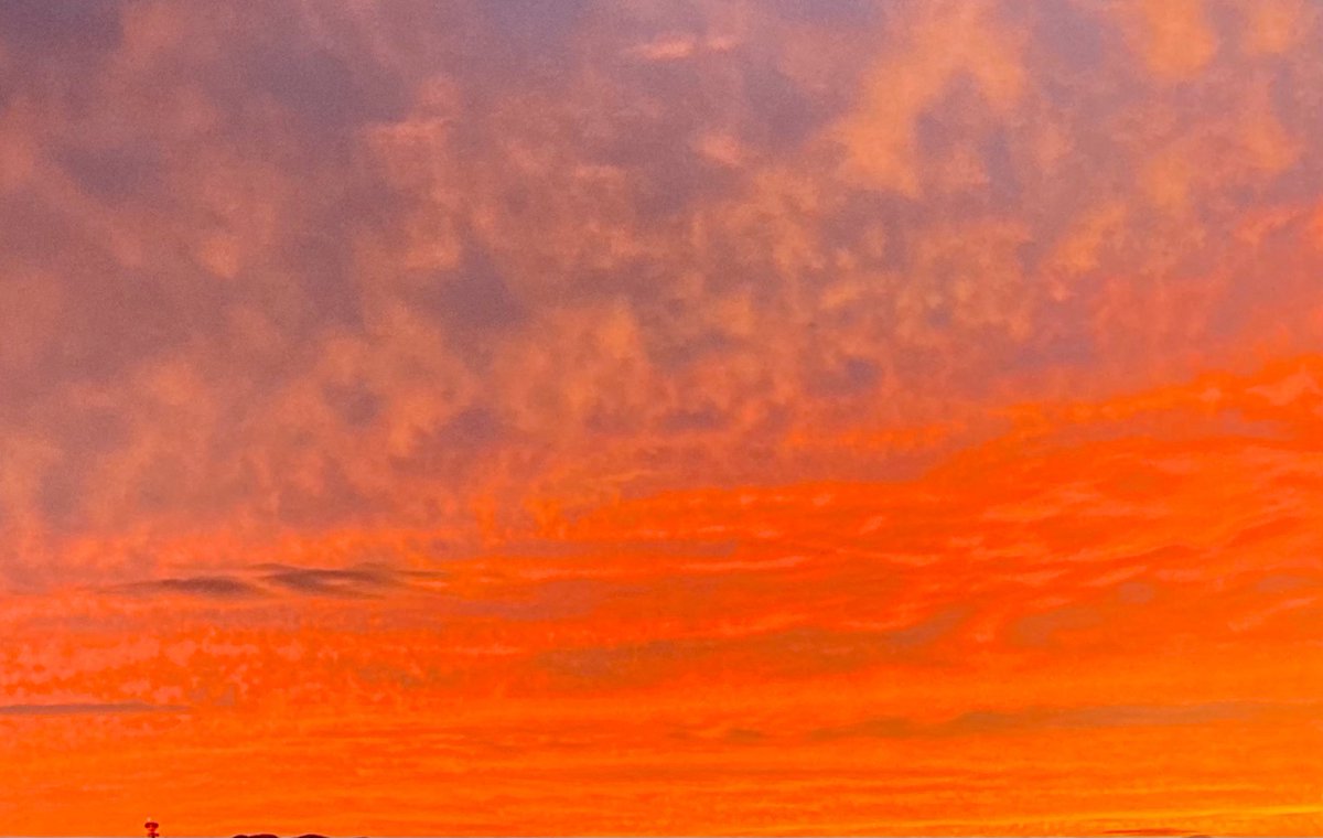 ytrl117's tweet photo. お久の夕焼けフォト🌅
#夕焼け #sunset 
#イマソラ 
#空が好き #sky #cloud 
#空が気になる
#空のある風景 https://t.co/DEkzwtuxB0