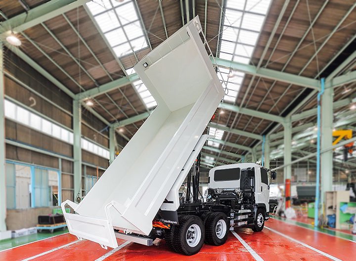 trucknakanohito's tweet photo. 新明和工業＝飛行機のイメージが強い人かなりもったいない勘違いをしている。実は新明和はダンプトラックでも国内トップシェアを誇る。街で見かけるトラックの裏側に実は新明和がいるんですよ。 https://t.co/bOXZ8OtbY6