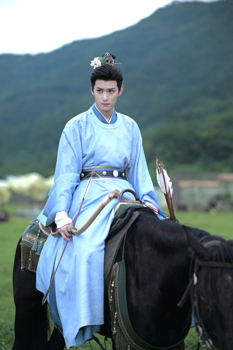 zhenxuarn's tweet photo. Looking  fresh  in  new  robes,  riding  a  spirited  horse,  and  enjoying  every  bit  of  the  journey.  Come  along  with  𝗟𝗶  𝗖𝗼𝗻𝗴𝘅𝗶𝗻! https://t.co/4Yu4K8MhLw