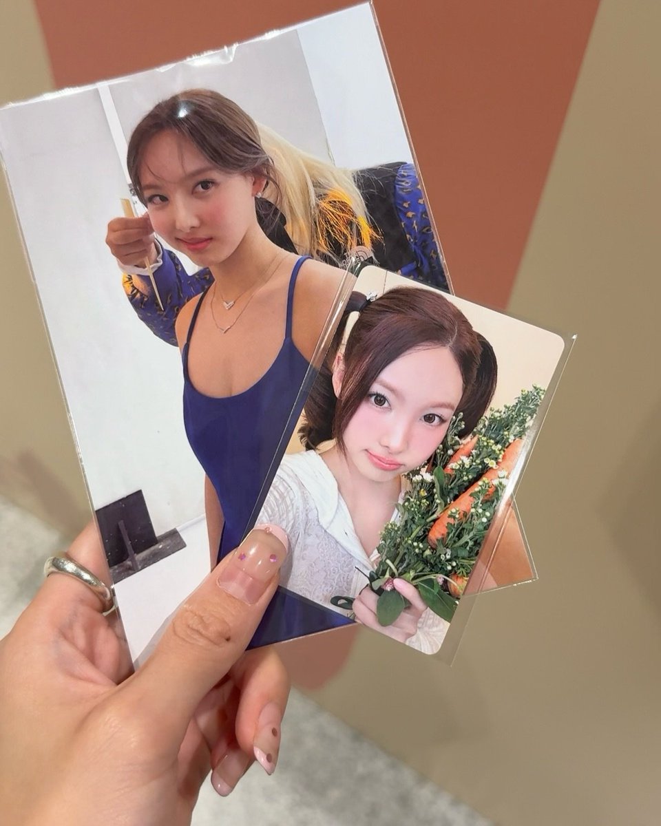 useryeowo's tweet photo. THERE'S MORE SET OF NAYEON'S FANMEET PHOTOCARDS??? 😭😭😭 https://t.co/sHUgm0xuRA