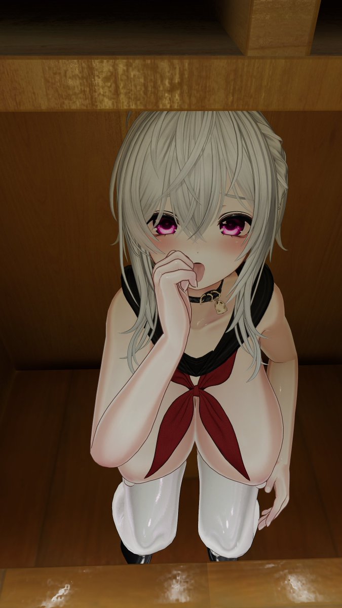 Nautilus_VRChat's tweet photo. 教卓の中でこっそり・・・！❤ https://t.co/shqCp5YYeF
