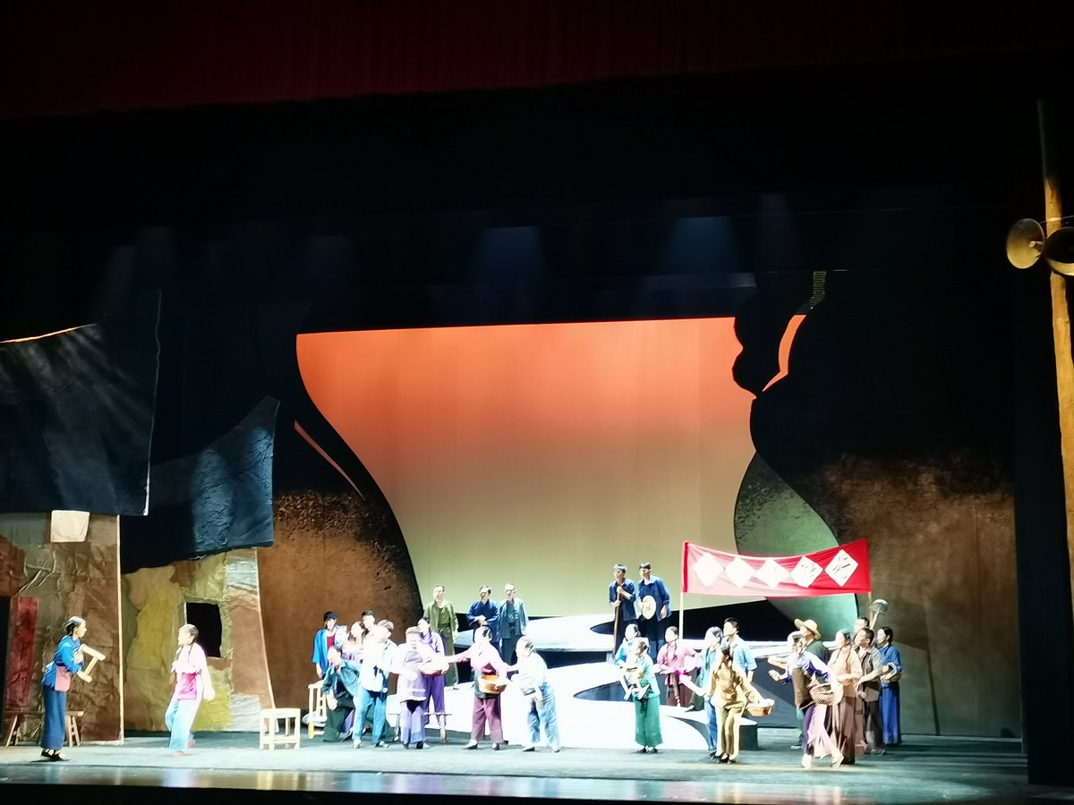 Cheicheiwu's tweet photo. 赣南采茶戏《小河弯弯向南流》首演，故事很感人，反映了当时香港供水工程的故事！#戏剧 https://t.co/h4oIV0jszg