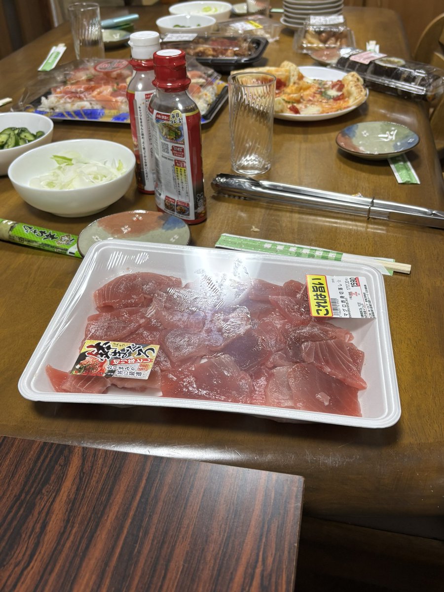hakuzin's tweet photo. お盆に出来なかった嫁実家でのBBQ(屋内)
相変わらず焼き係頑張ります🤤 https://t.co/GvrGuzaRBV
