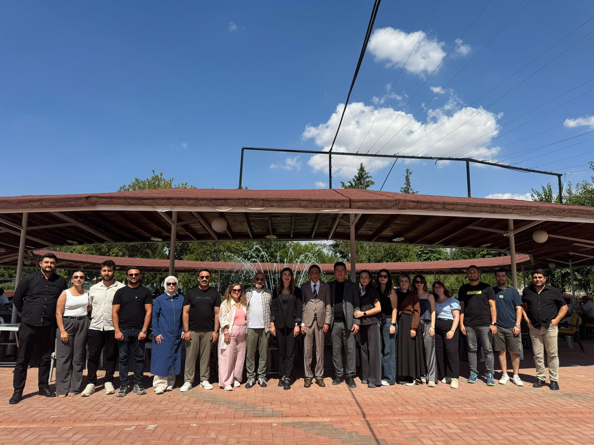 egitimgucusen's tweet photo. Genel Başkanımız Oğuz ÖZAT ve Genel Sekreterimiz Sinem AKŞEMSETTİNOĞLU, 2026-2027 eğitim öğretim yılı başlangıcında motivasyonu artırmak ve birlikteliğimizi güçlendirmek amacıyla Kilis Şubemiz tarafından düzenlenen kahvaltı programında 400’e yakın üyemizle bir araya geldi.

Yeni döneme güçlü bir başlangıç yaptığımız buluşmada üyelerimizle aynı sofrayı paylaşmanın mutluluğunu yaşadık.

Başta Kilis Şube Başkanımız Memet Mustafa DOĞAN olmak üzere Şube Yönetim Kurulumuza, organizasyonda emeği geçen teşkilat mensuplarımıza ve yoğun katılım gösteren tüm üyelerimize teşekkür ederiz.

2026-2027 eğitim öğretim yılının tüm eğitim çalışanlarımız için başarılı ve güzel bir yıl olmasını diliyoruz.

@egitimgucusen79 
@mmtmustafadogan