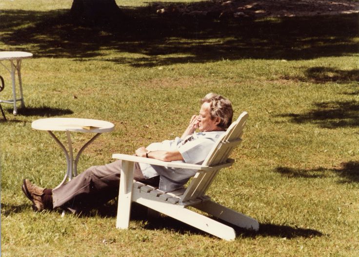 PhysInHistory's tweet photo. “You have no responsibility to live up to what other people think you ought to accomplish. I have no responsibility to be like they expect me to be. It's their mistake, not my failing.”

-- Richard Feynman https://t.co/K9l6SWgjAD