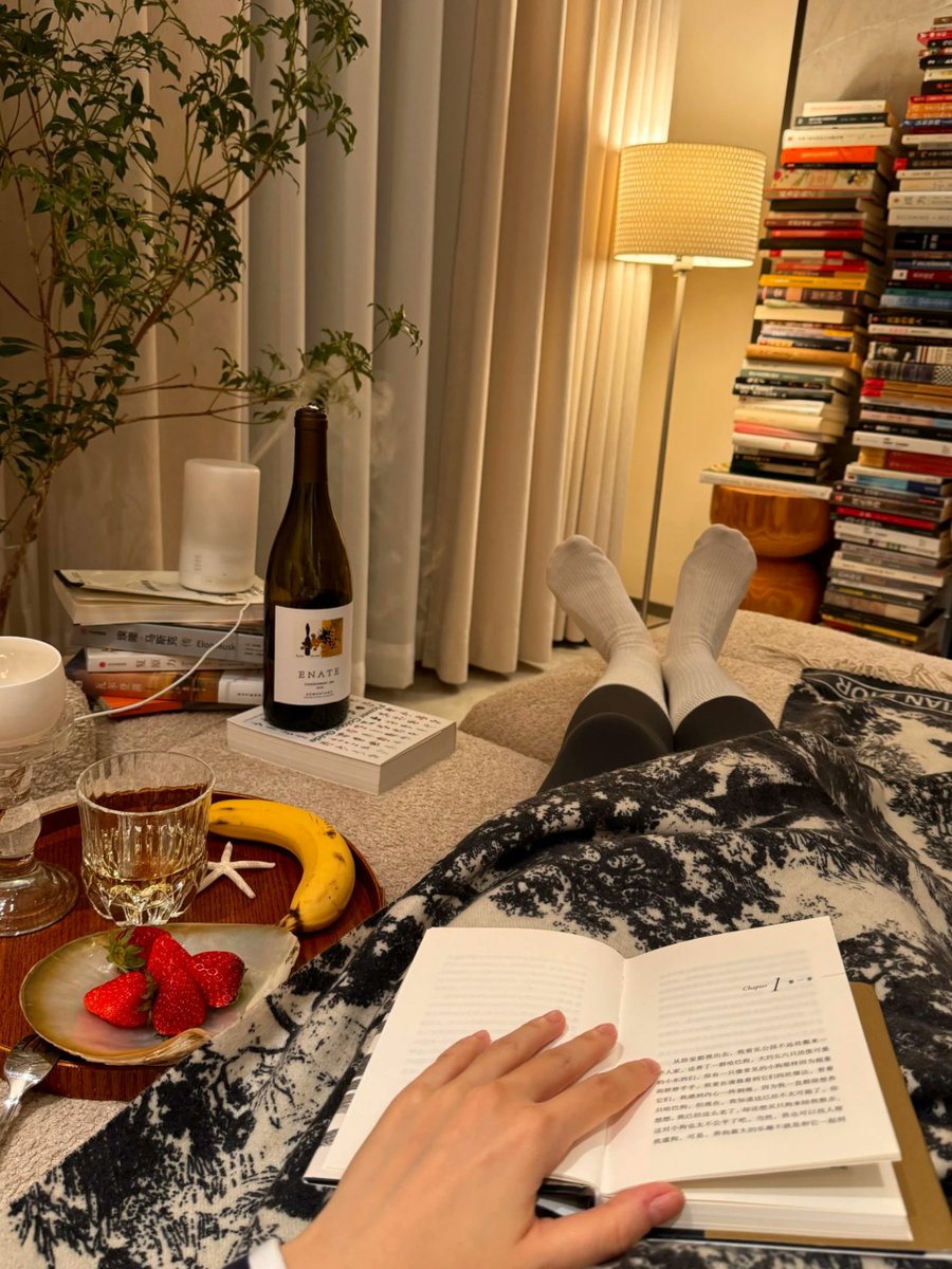 marga3retpatric's tweet photo. Just wrapped up a cozy night in—warm tea, a good book, and my favorite fuzzy socks beating any plans out there https://t.co/4Ln1yGPZ5W