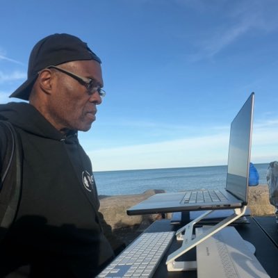 howardruns's tweet photo. Virtual office requirements:

#Apple #MacBook or #Laptop running @Microsoft @Windows 11

Fast, stable cellular #Data

#Internet #Hotspot: 5G-enabled @Apple #iPhone or #SmartPhone running @Google @Android

Reliable 🚗 vehicle

Folding table and chair

#NewProfilePic https://t.co/USBSiPH43U