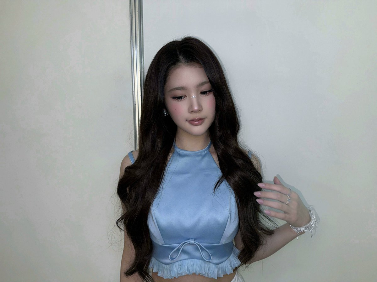 starfess's tweet photo. -star CANTIKNYAAAA CANTIKNYAAA AKU TERGILA GILAAA https://t.co/S6KfTgdRvI