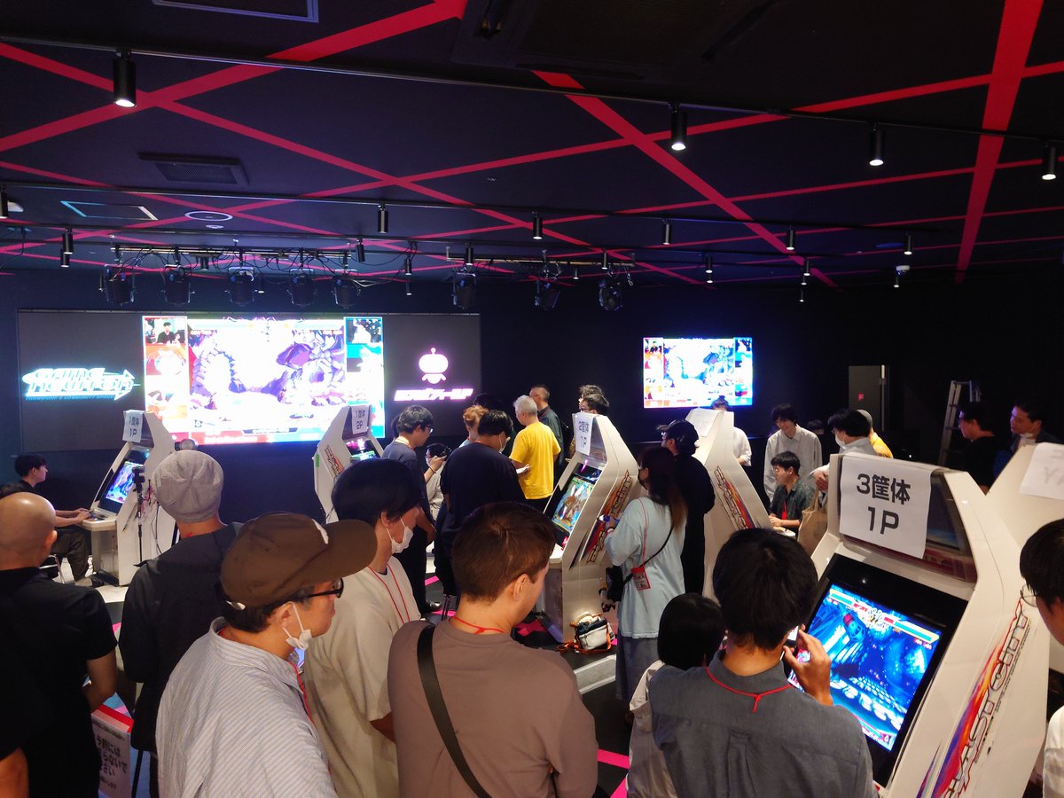 kamura_t's tweet photo. 1年半ぶりにe-sports参加. 数十年前のタイトルに150人以上、海外からも参加者がいたとは驚きよ。 https://t.co/GT2eUawjNa