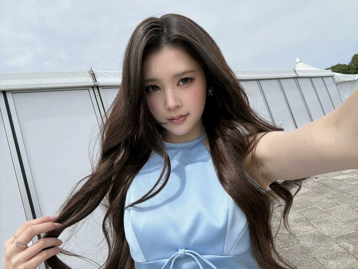 picsforana's tweet photo. #A_NA weverse update ᰔ https://t.co/Ey377f8NM4