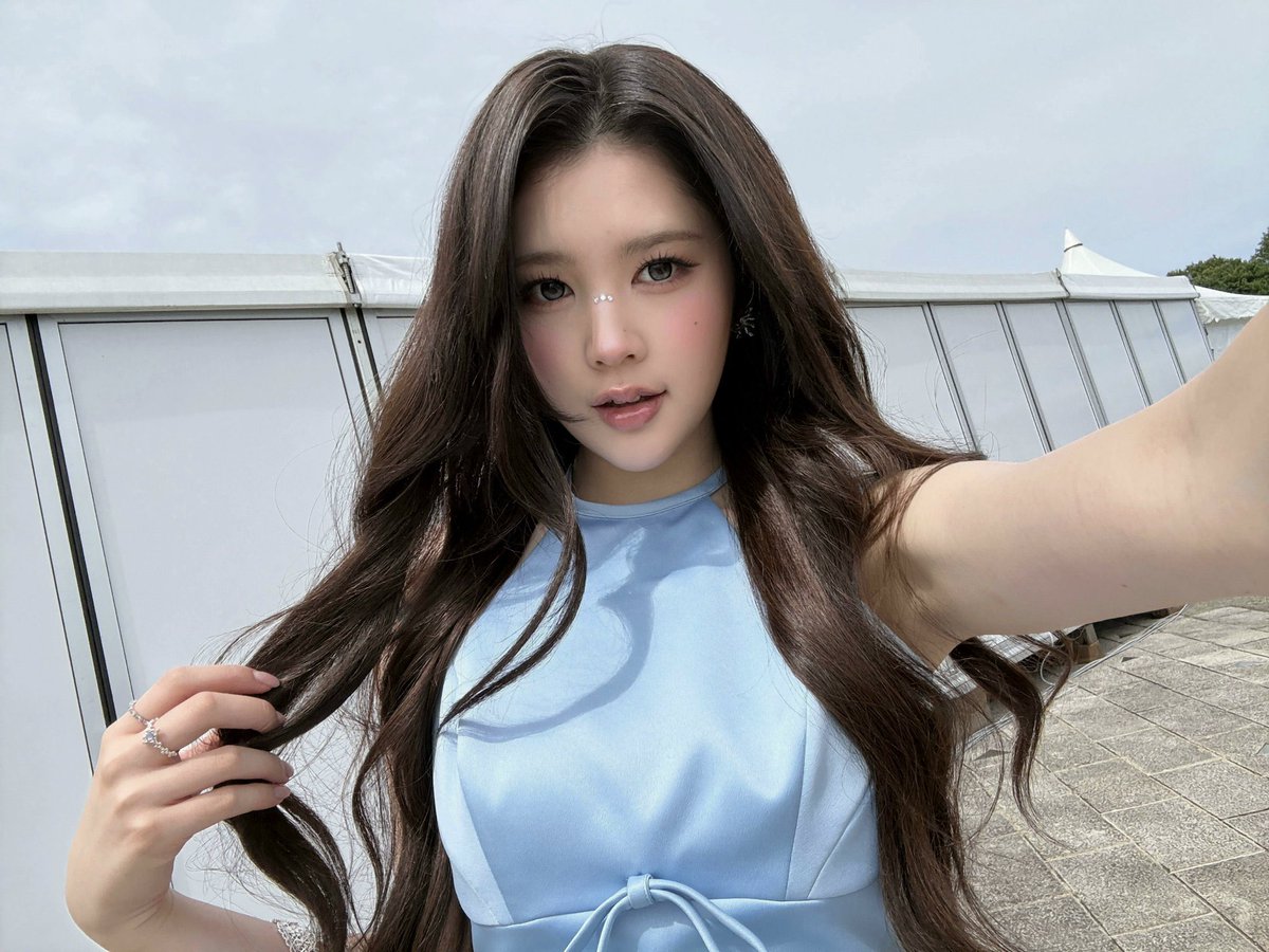 picsforana's tweet photo. #A_NA weverse update ᰔ https://t.co/Ey377f8NM4