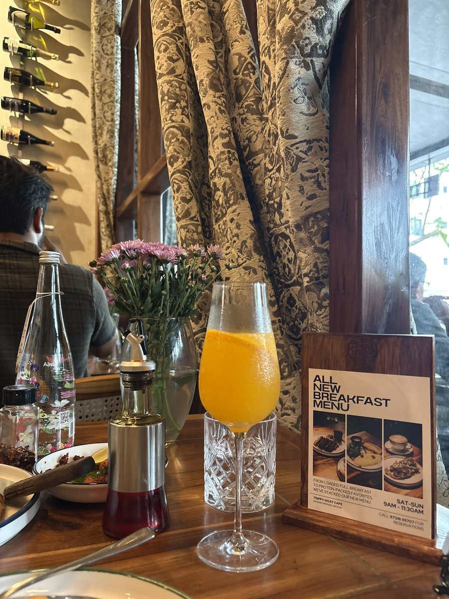 ranttlover's tweet photo. Nothing sets me in a good trippy mood like one glass of mimosa does. 🍾🌷 https://t.co/9JNpR4deIj