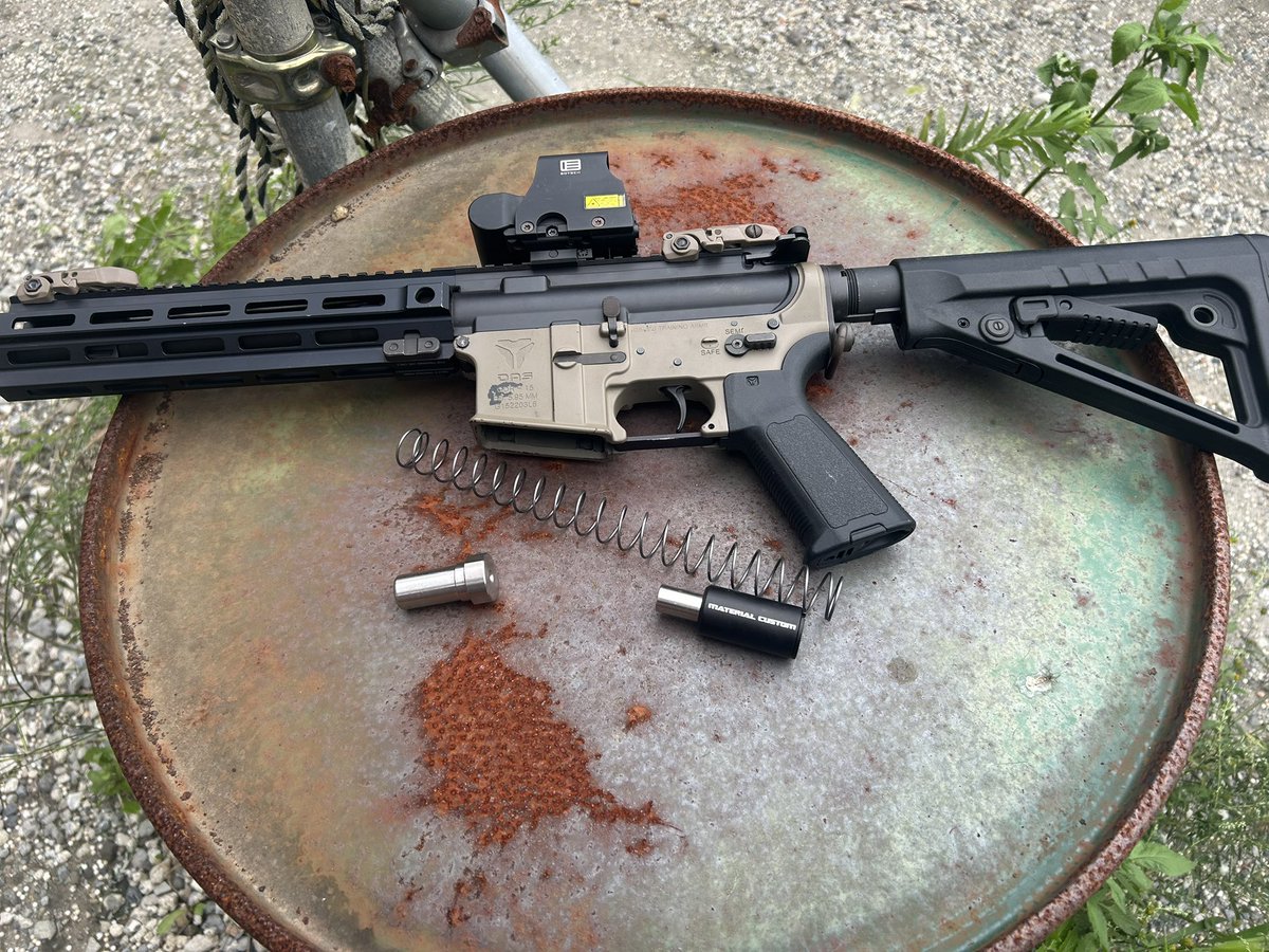 HelloP83727's tweet photo. NEW IMPACT BUFFER

第一次発送分も順次お手元に届き始めています。
ご購入いただいた皆様、ありがとうございます！

本日はNEW IMPACT BUFFERの実射・比較動画を撮影してきました。

「純正や従来品と比べて実際どれくらい違うの？」

そこが一番気になるところだと思います。

写真やスペックだけでは伝わりにくい、レスポンスやリコイルの違いを見てもらえるよう、純正との撃ち比べを撮影しています。

さらに、実際に撃ってもらった方のリアクションも撮影しました。

順次公開していきますので、お楽しみに！

NEW IMPACT BUFFER
¥33,000（税込）／初回生産100個限定

ご購入はこちら
https://t.co/8JfgOb67QJ