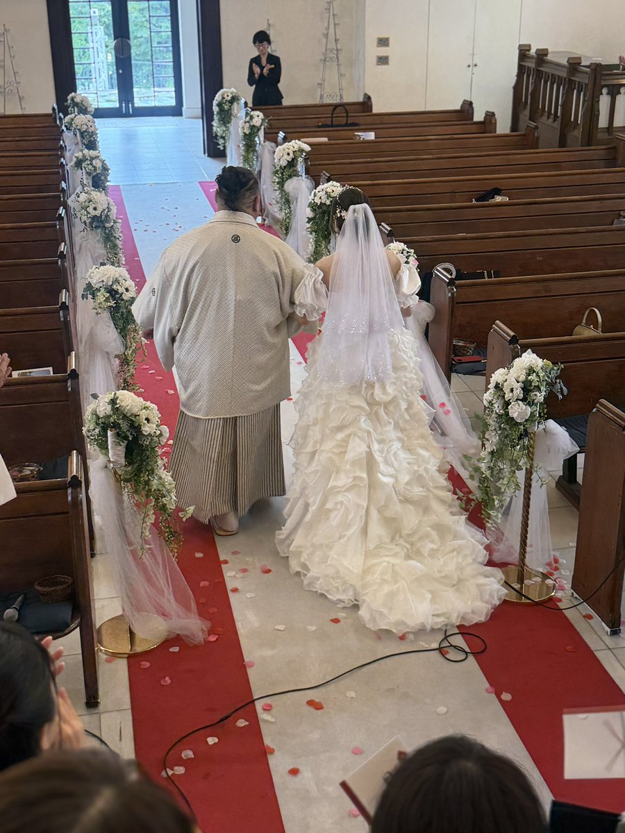 junjunaki0102's tweet photo. 久しぶりに結婚式に参列させてもらいました！
ドアがあいて新婦さんが入ってきた瞬間ウルウルしちゃいましたよー😭😭
披露宴では新婦さんの大好きな曲を演奏させていただきました。

楽しい時間をありがとうございました😊 https://t.co/S7acWQ9F3X