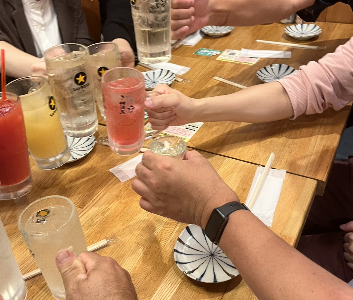 ato_san2's tweet photo. 1次会～2時会 明日休みぃって素晴らしい👏✨️カンパーイ(*･∀-)db(-ω･*) https://t.co/4Wr2Z1N32J