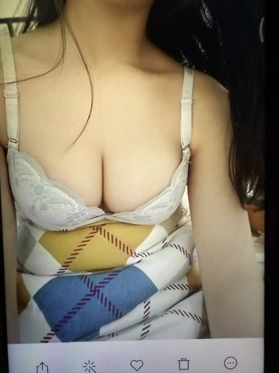 smddfff's tweet photo. #绿帽 #夫妻 
翻看老婆旧手机发现老婆17岁拍的照片不知道发给哪个男人的，真嫩 https://t.co/zLmfngVwPO