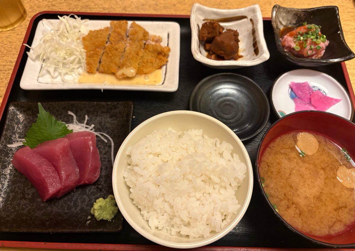 genki_yade_'s tweet photo. 那智勝浦に来たら、やっぱりまぐろも🐟
#まぐろ三昧那智 https://t.co/9TtIJUxACS