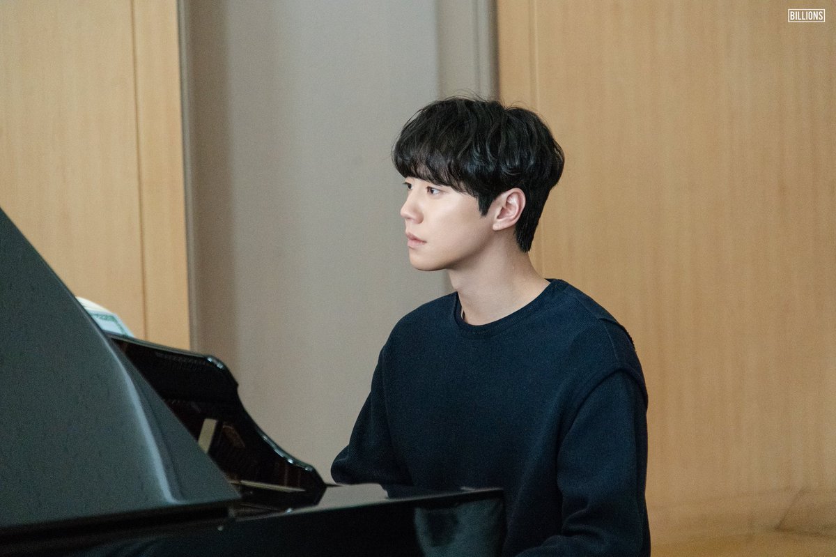 BILLIONS_ent_'s tweet photo. [📺] #이준영

<포핸즈> 5-6화 비하인드 공개📸

국내 데뷔를 앞둔 정요의
지휘 무대 놓치지 마세요🎼

오늘 밤 9시 10분
8화 본방사수🙌🏻

#LEEJUNYOUNG
#tvN #포핸즈 #FourHandsTwoSonatas
#빌리언스 #BILLIONS https://t.co/xq5bnLuFWk