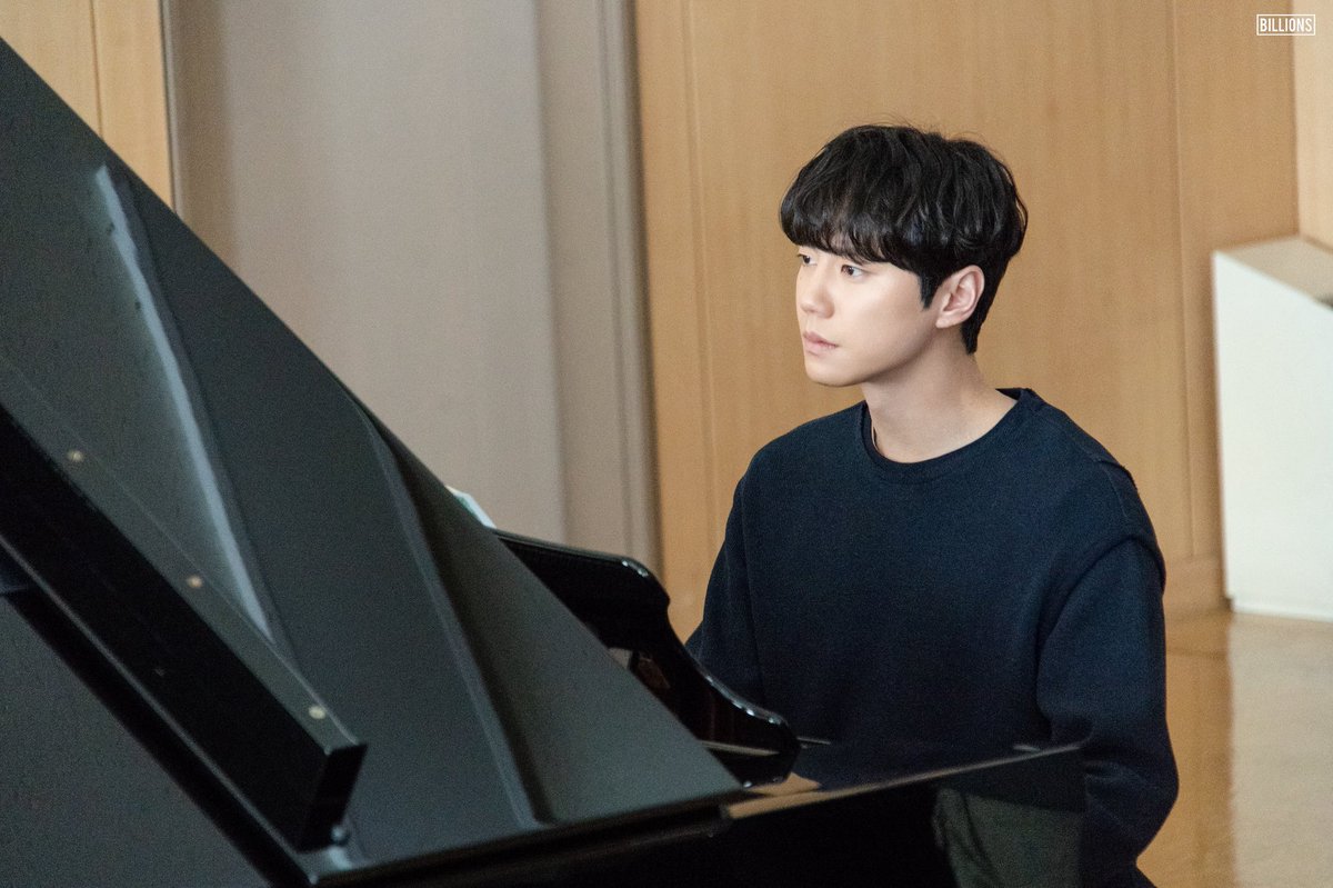 BILLIONS_ent_'s tweet photo. [📺] #이준영

<포핸즈> 5-6화 비하인드 공개📸

국내 데뷔를 앞둔 정요의
지휘 무대 놓치지 마세요🎼

오늘 밤 9시 10분
8화 본방사수🙌🏻

#LEEJUNYOUNG
#tvN #포핸즈 #FourHandsTwoSonatas
#빌리언스 #BILLIONS https://t.co/xq5bnLuFWk