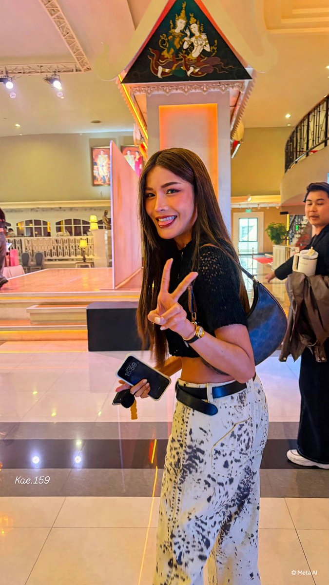 SunanE19's tweet photo. เจอคนสวย @aoomkap มาให้กำลังใจน้องชาด้วย

#Charlotte1stFanMeetinginBangkok 
#ชาล็อตออสติน #CharlotteAustin https://t.co/TTO4aKN22G