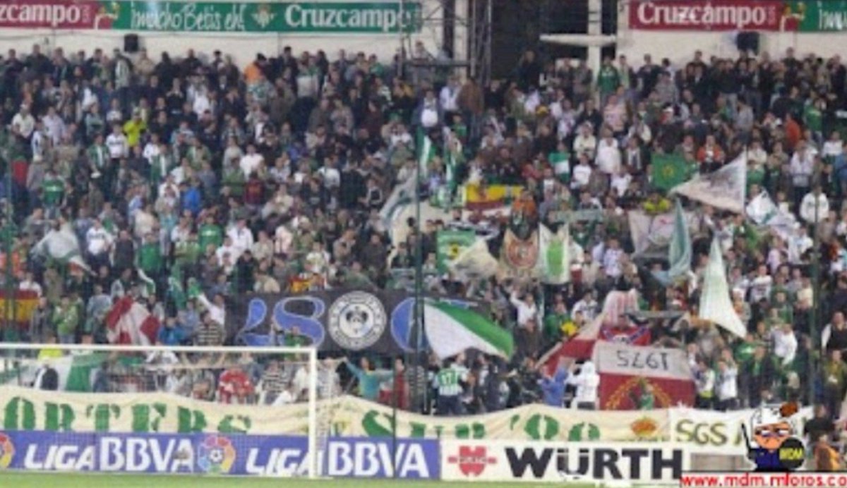 shairbb_'s tweet photo. PUTA DEPORTIVO!
PUTA RIAZOR BLUES!

Que suene fuerte hoy, que por ahi por galicia deben tener buen recuerdo betico. https://t.co/YO8hIgE63d