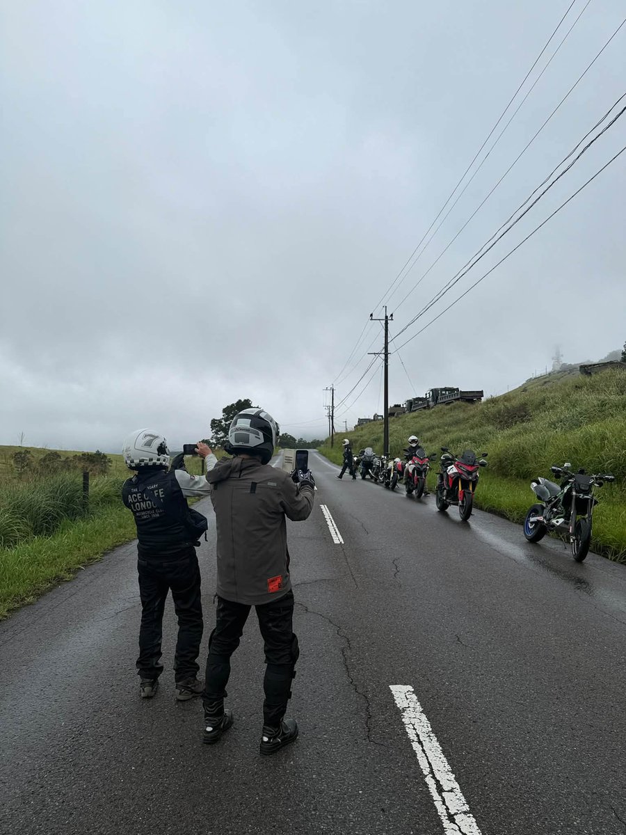 komeboy's tweet photo. 涼しげなバイクの季節になり久々のコージーツーリング？日田＞日出生台＞安心院＞中津＞添田＞小石原＞久留米なり320ｋｍ17時帰宅久々走りました https://t.co/V3TEJz4Mkj