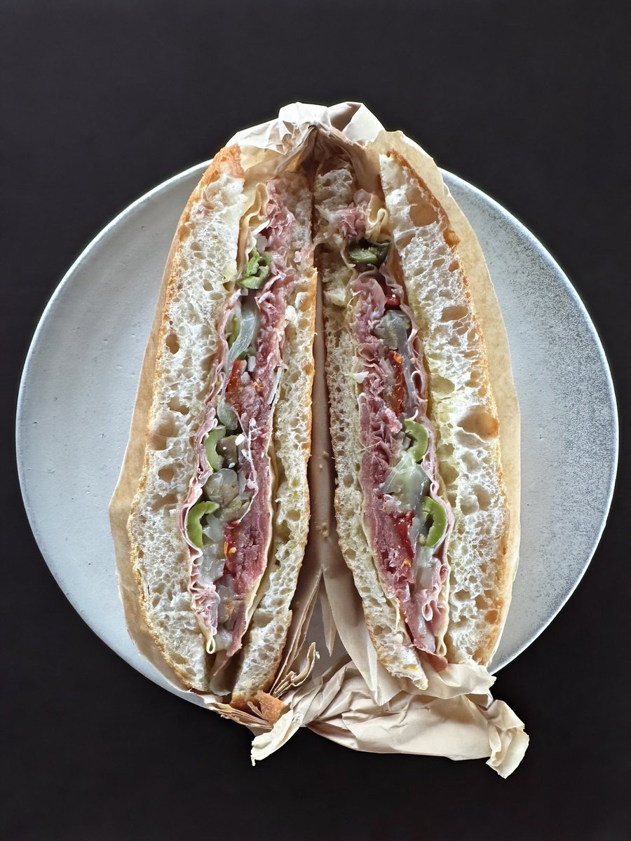 grande_bambu's tweet photo. アッフェッタートパニーノ
Panino con affettato
(天使のチャバッタ モルタデッラ ピクルス オリーブ 玉ねぎ 茄子 ドライトマト ソプレッサータ)
#氷見パニノテカ https://t.co/F9SAAYBgov